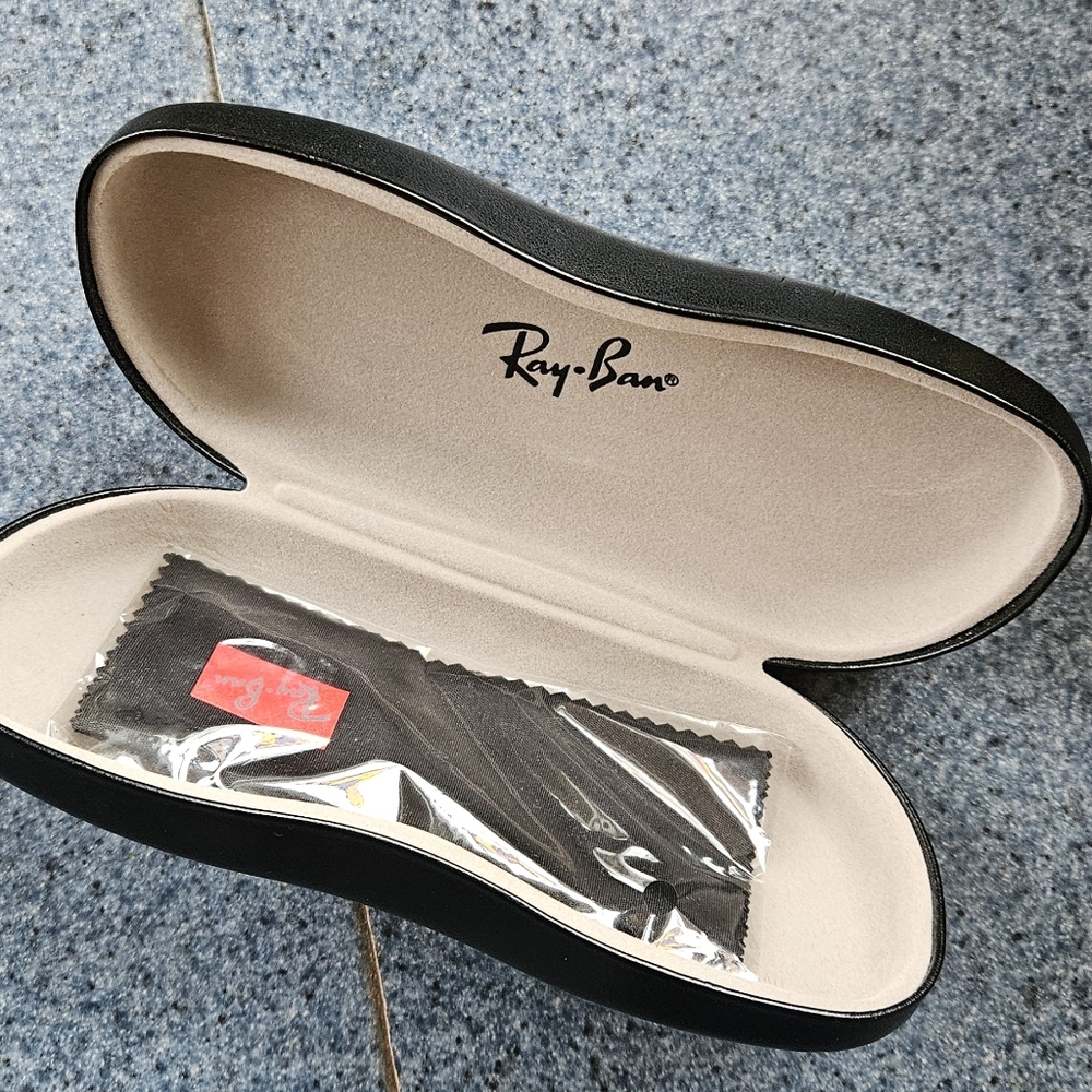 Ray-Ban Case - Picture 2 of 2